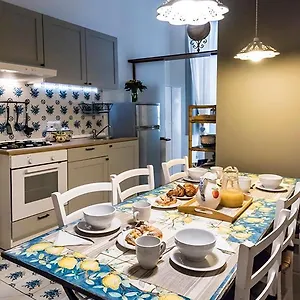 La Casa Napoletana , Napoli Italia